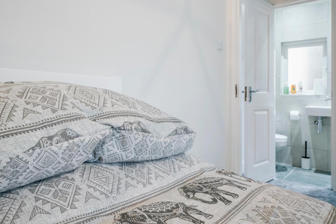 Close To City Centre Stylish 3 Bedroom House เบลฟาสต์ ภายนอก รูปภาพ